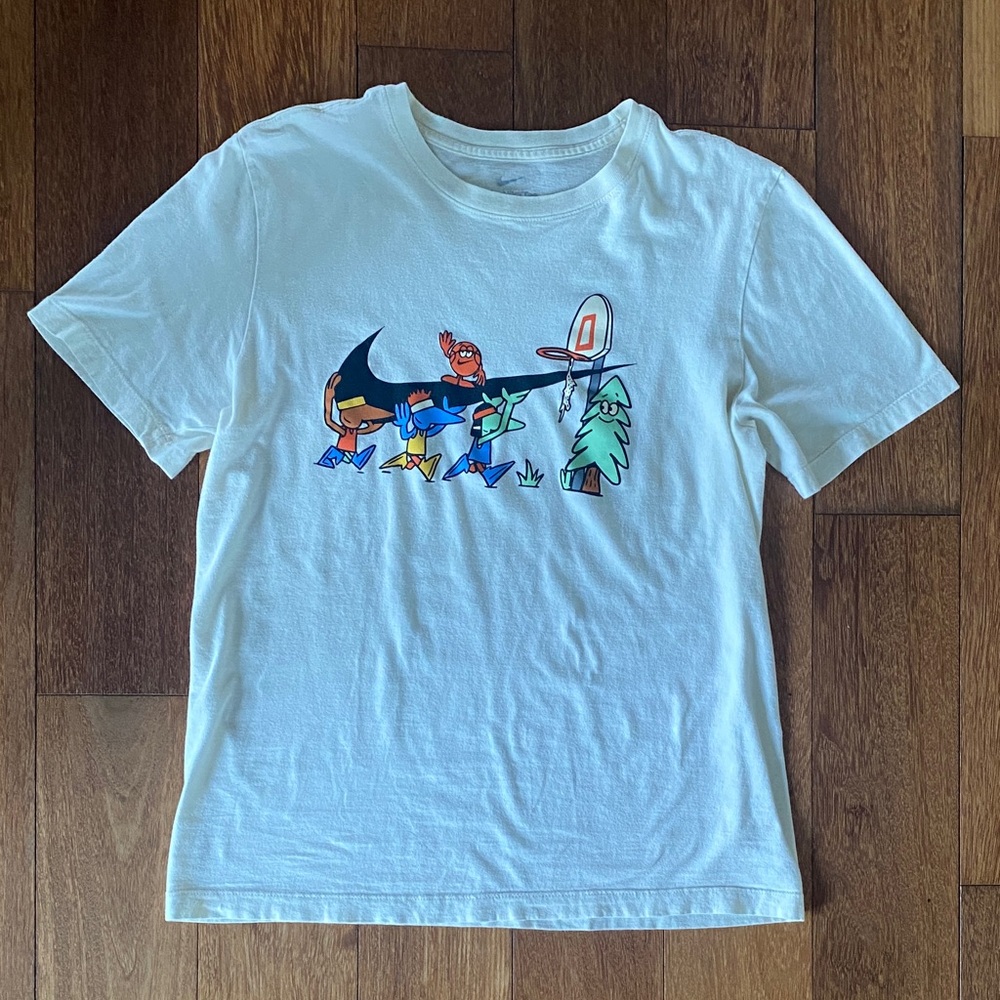 Nike white Cotton Tee with Colorful Cartoon Graphic size S/M 🤍💖